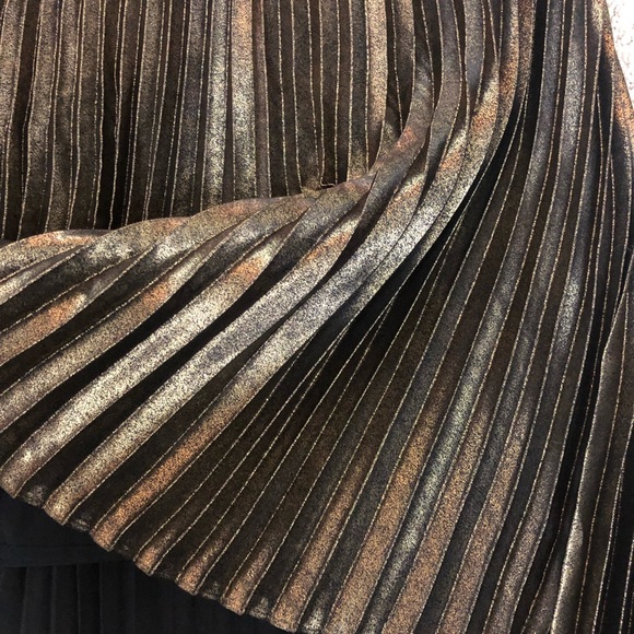 Aritzia Babaton Jude Pleated Midi Skirt - Picture 4 of 8